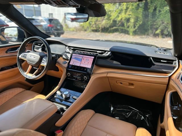 Used 2023 Jeep Grand Cherokee Summit image 16