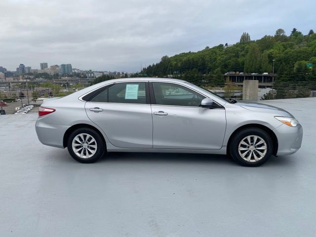 Used 2016 Toyota Camry LE FWD image 2