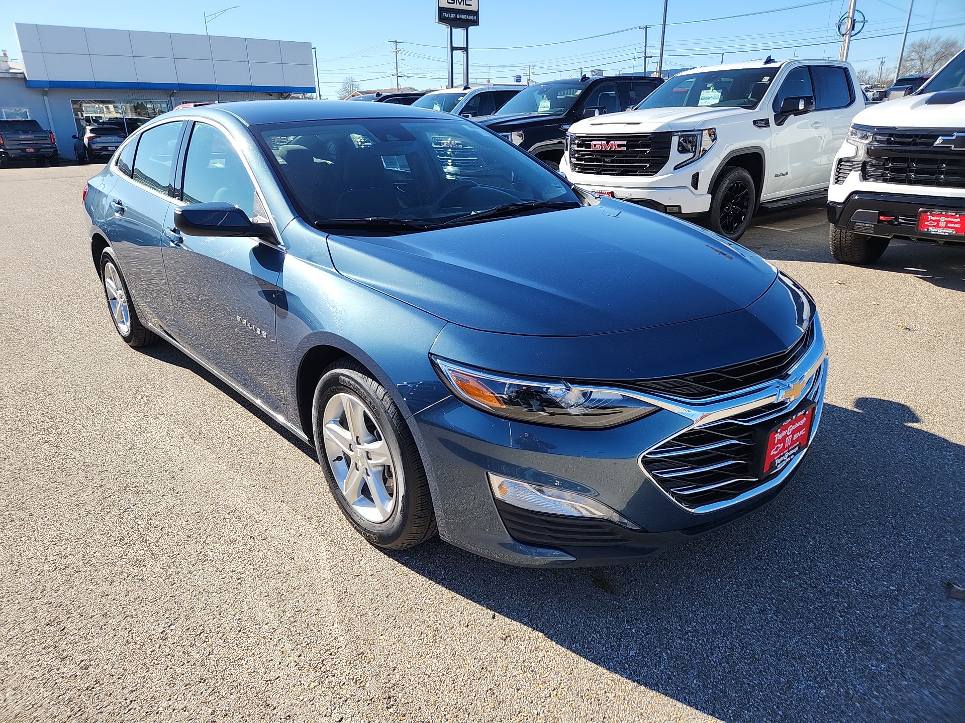 Used 2024 Chevrolet Malibu LT image 2