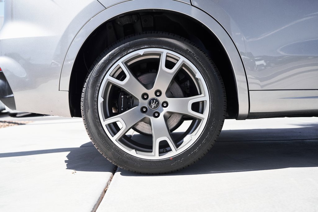 Used 2022 Maserati Levante Modena image 9