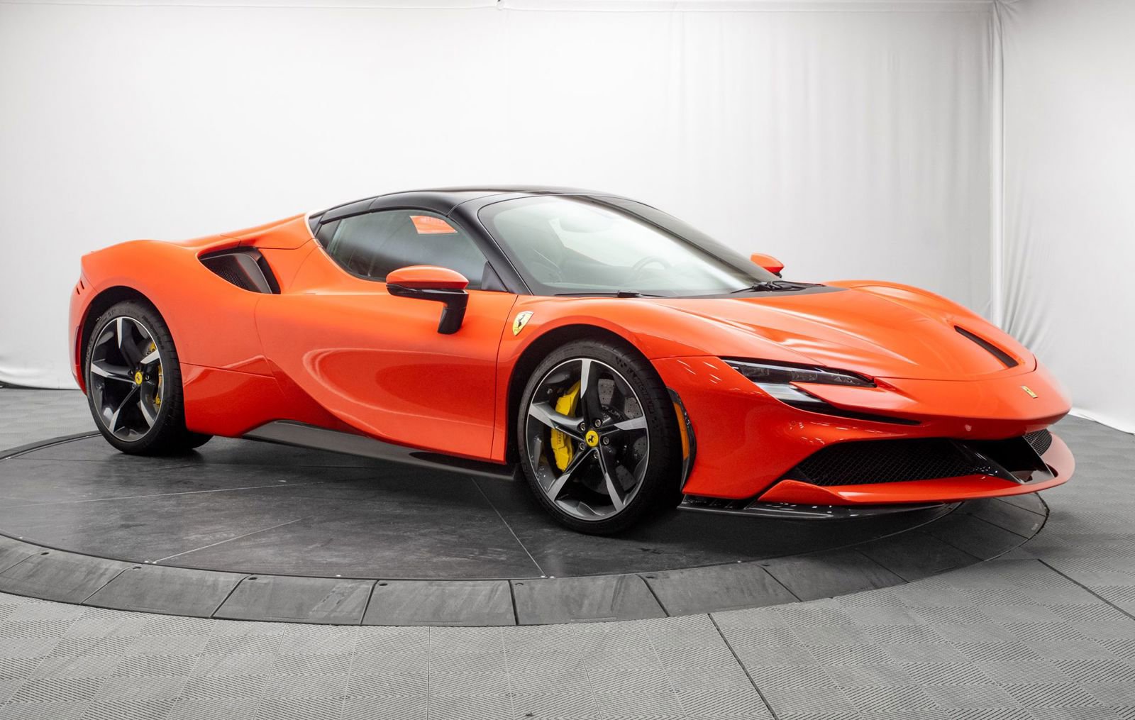 Used 2025 Ferrari SF90 Spider image 10