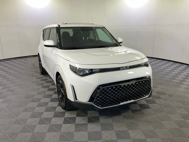 Used 2025 Kia Soul EX image 3