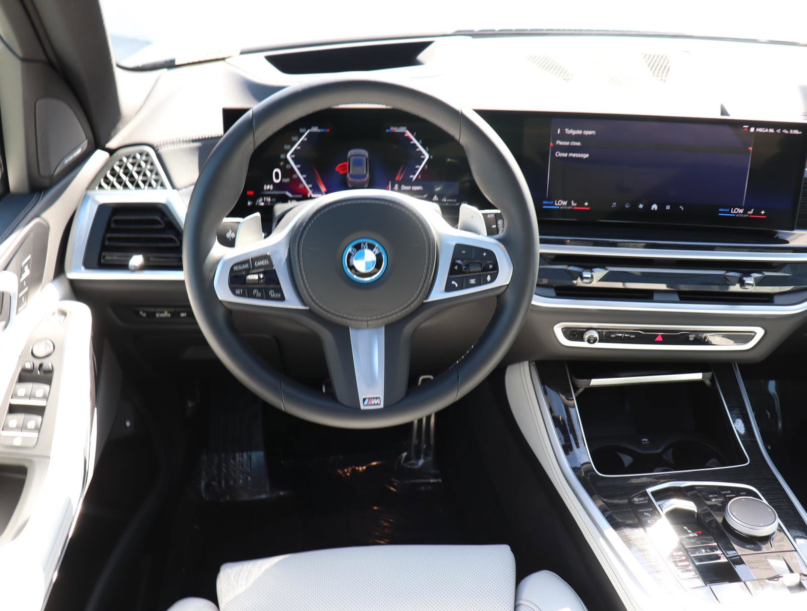 Used 2025 BMW X5 xDrive50e w/ M Sport Package image 11