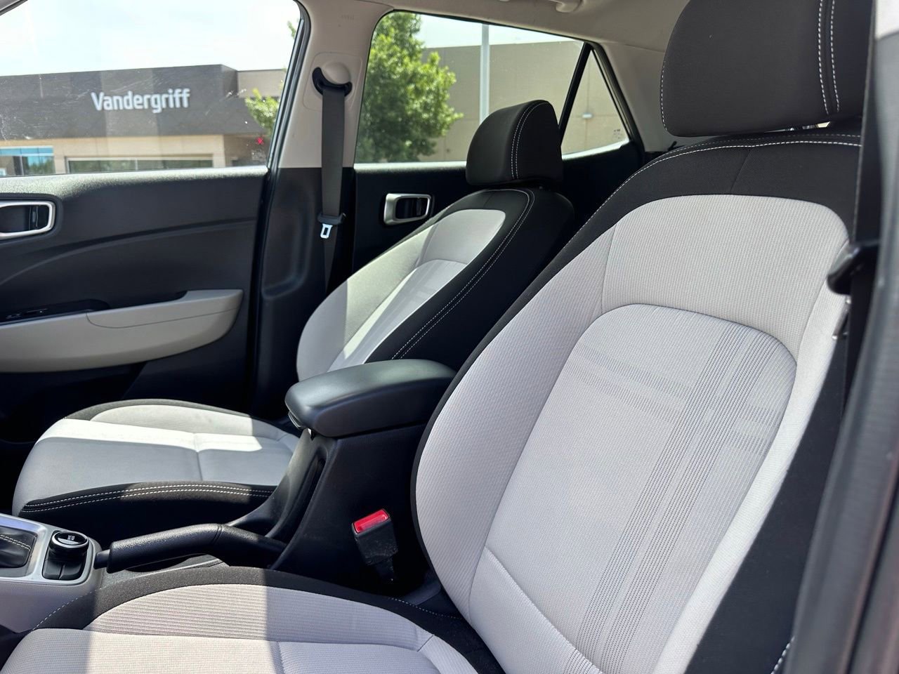 Used 2022 Hyundai Venue SEL FWD image 19