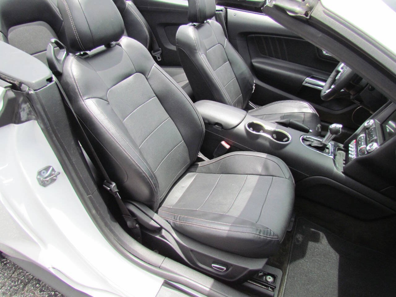 Used 2017 Ford Mustang GT Premium RWD image 15