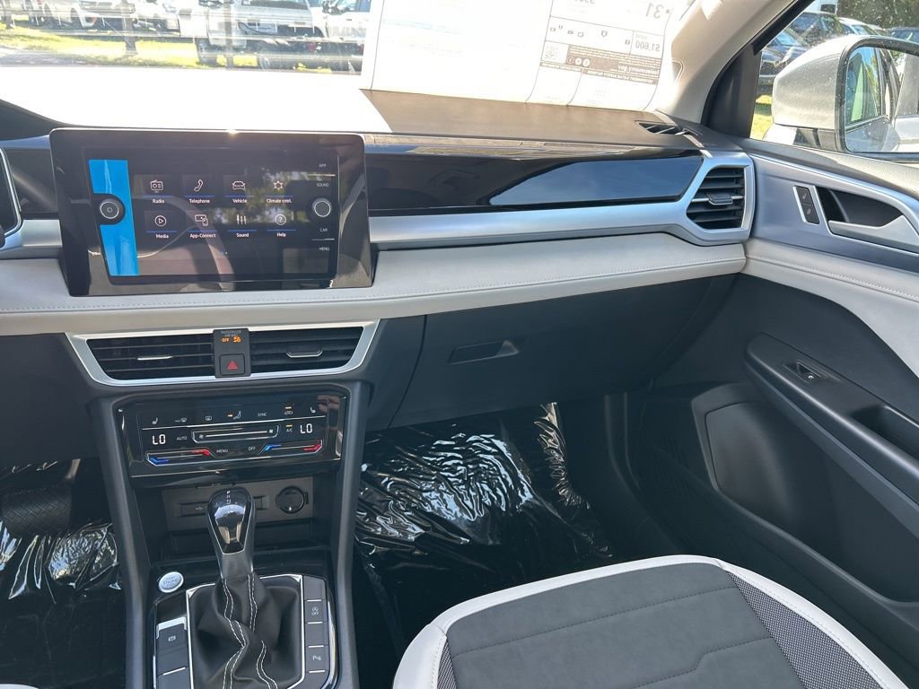 New 2026 Volkswagen Taos SE FWD image 11