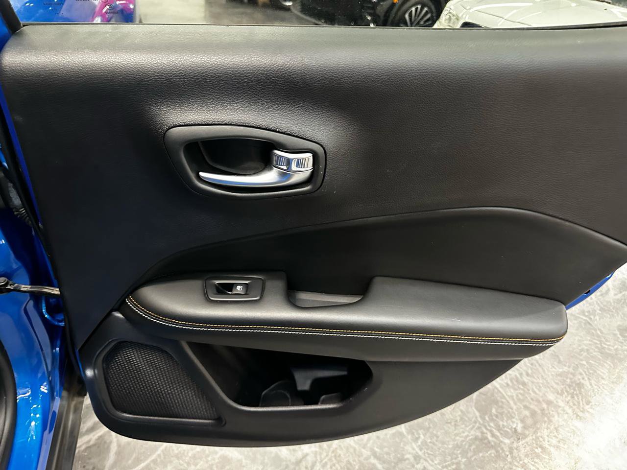 Used 2018 Jeep Compass Latitude w/ Popular Equipment Group AWD/4WD image 13