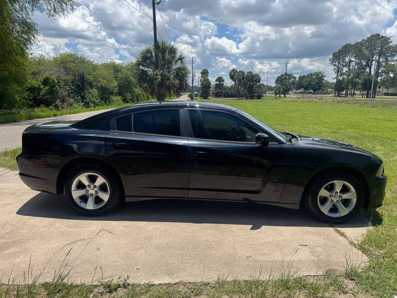 Used 2013 Dodge Charger SE w/ Connectivity Group RWD image 5