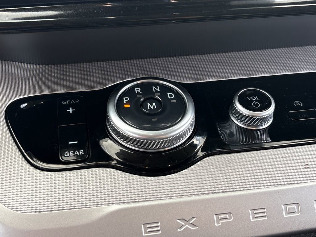 Used 2025 Ford Expedition Max Active RWD image 27