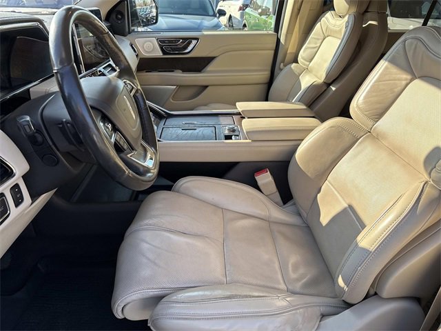 Used 2019 Lincoln Navigator Reserve image 27