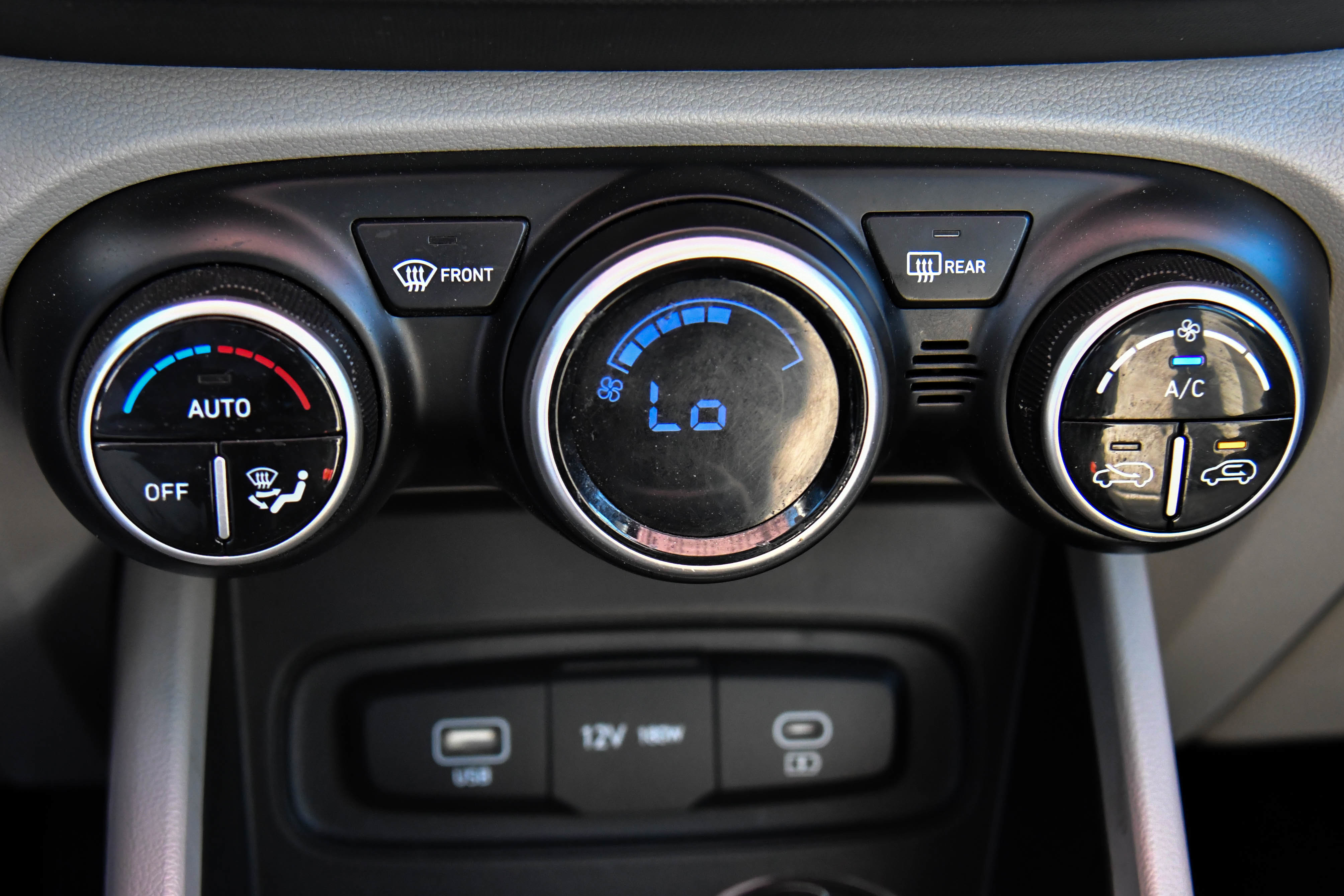 Used 2023 Hyundai Venue SEL w/ Cargo Package image 22