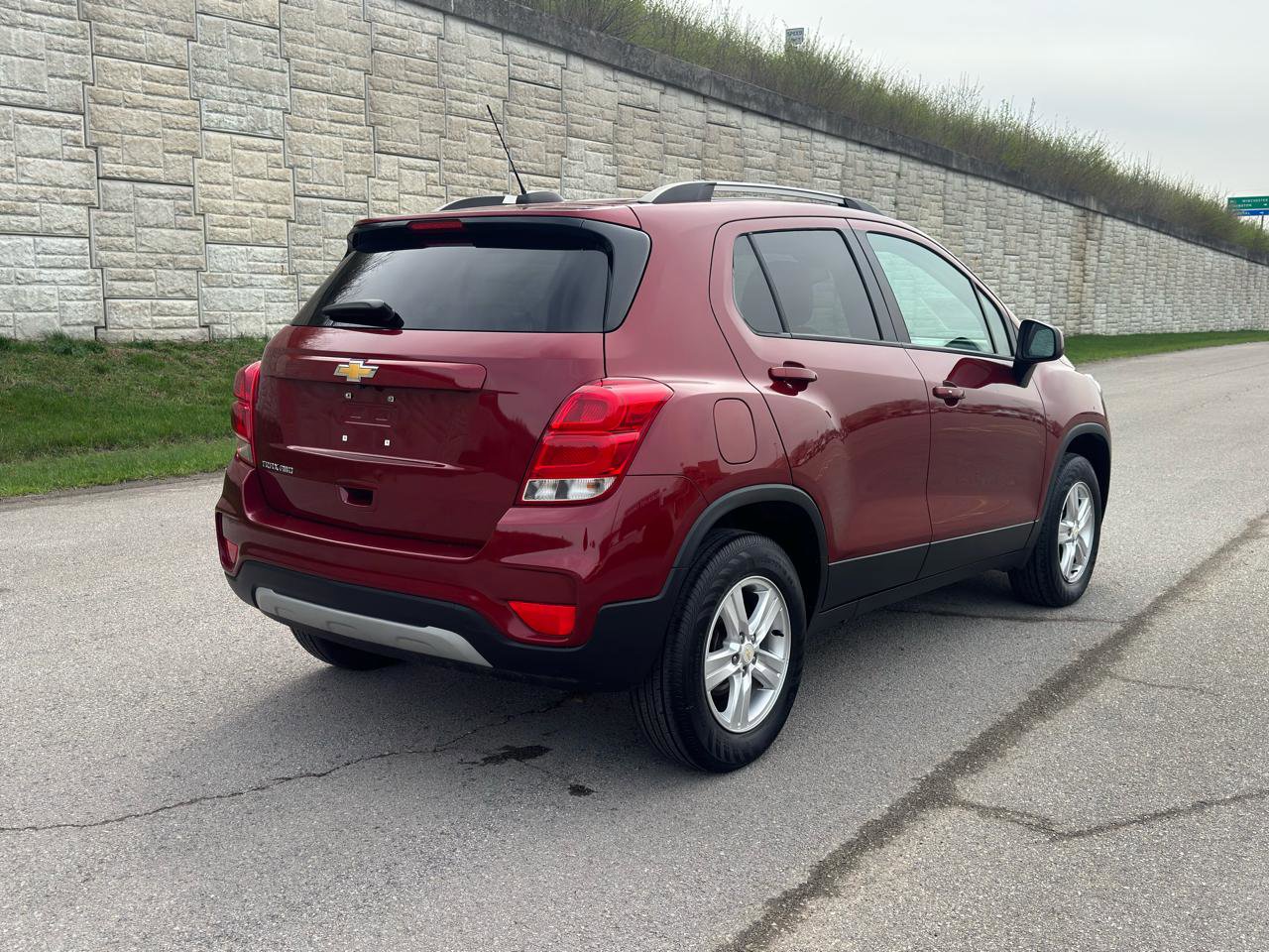 Used 2021 Chevrolet Trax LT w/ Premium Seat Package image 3