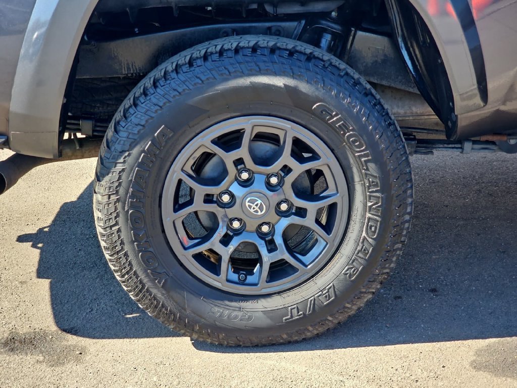 Used 2017 Toyota Tacoma SR5 w/ Tow Package RWD image 36