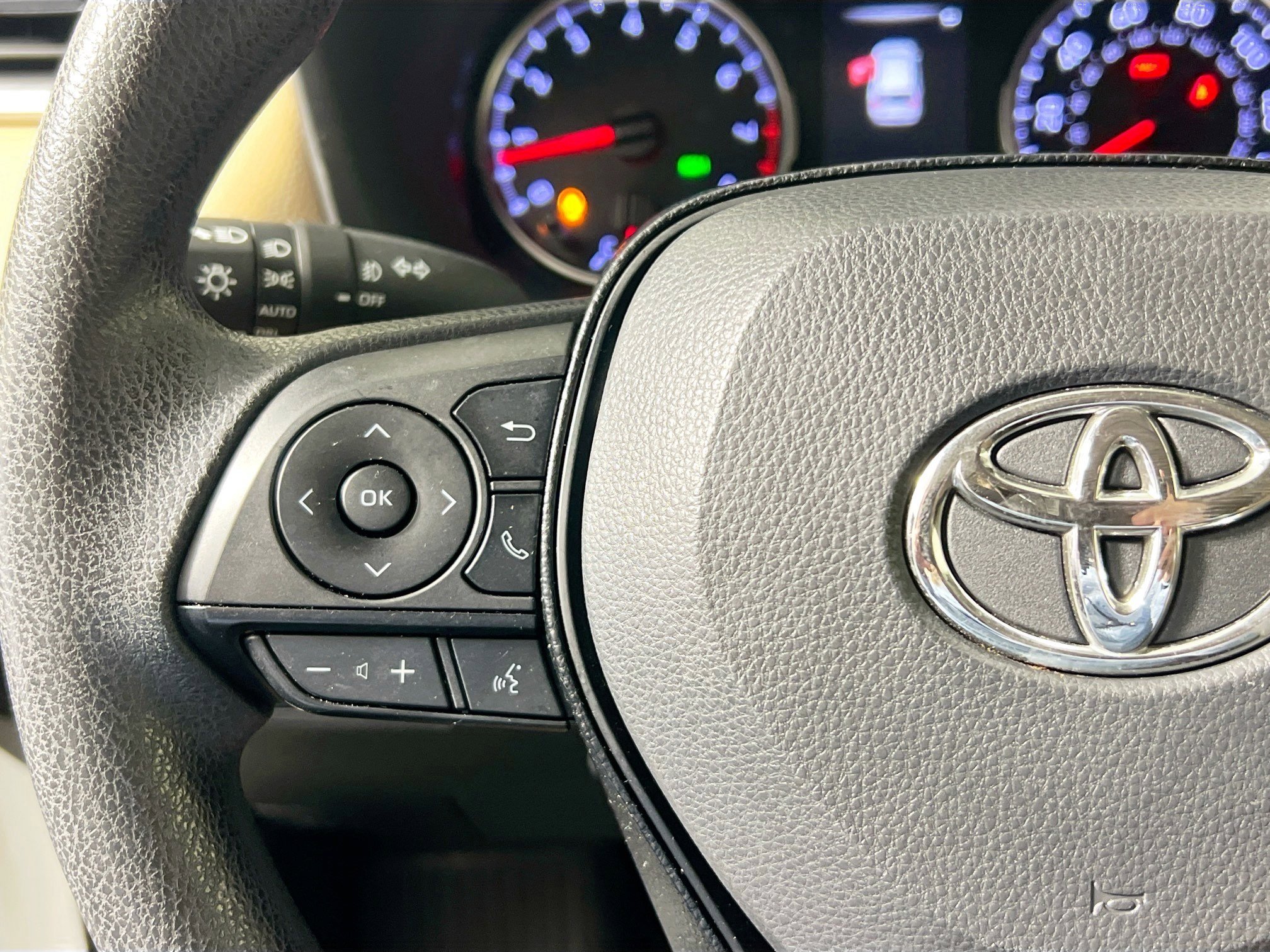 Used 2020 Toyota RAV4 XLE w/ Convenience Package image 18