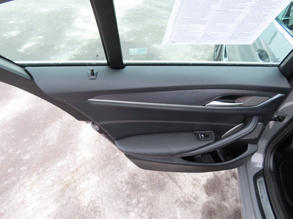 Used 2022 BMW 530e xDrive w/ Premium Package image 33