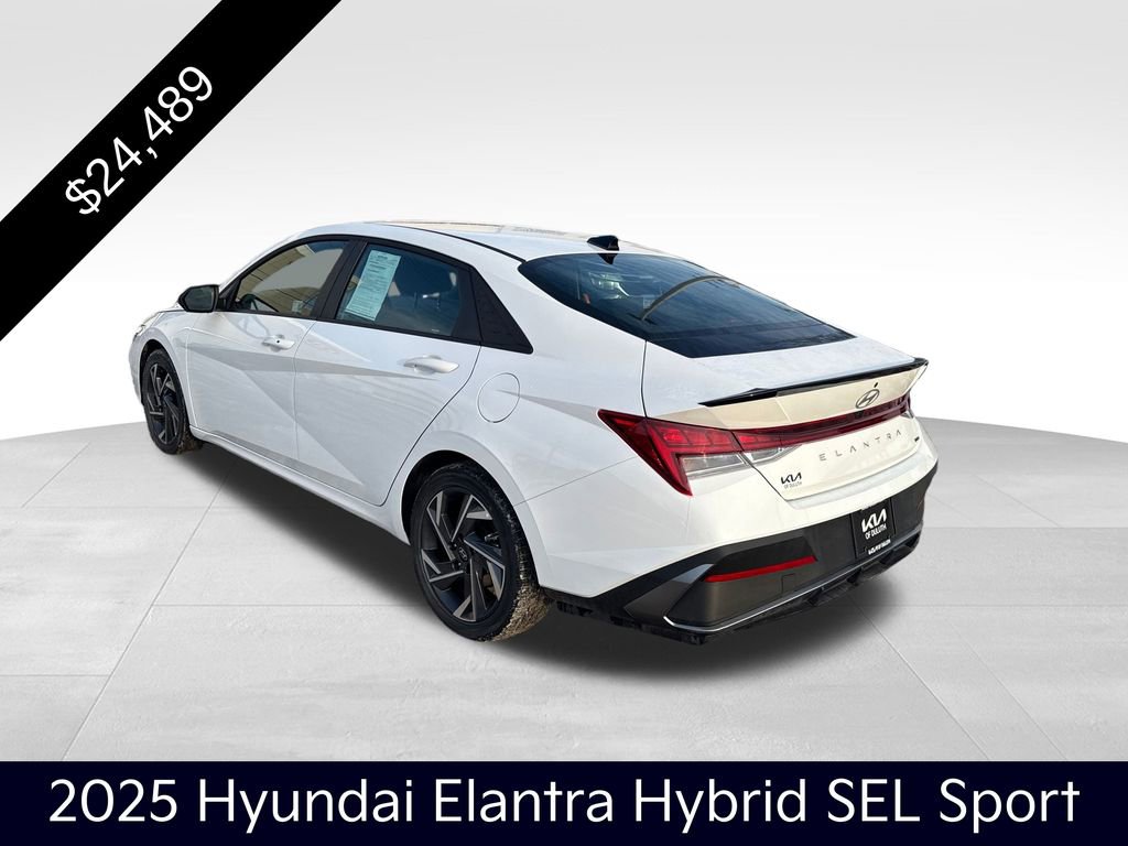 Used 2025 Hyundai Elantra SEL image 3