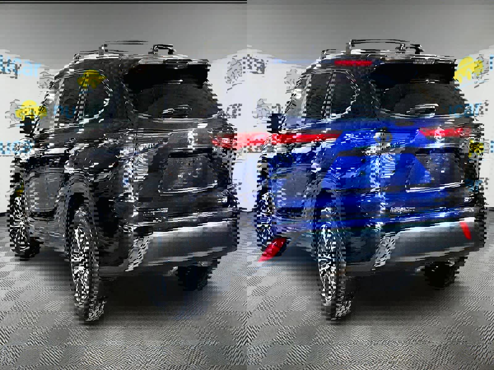 Used 2023 Toyota Highlander XLE image 4