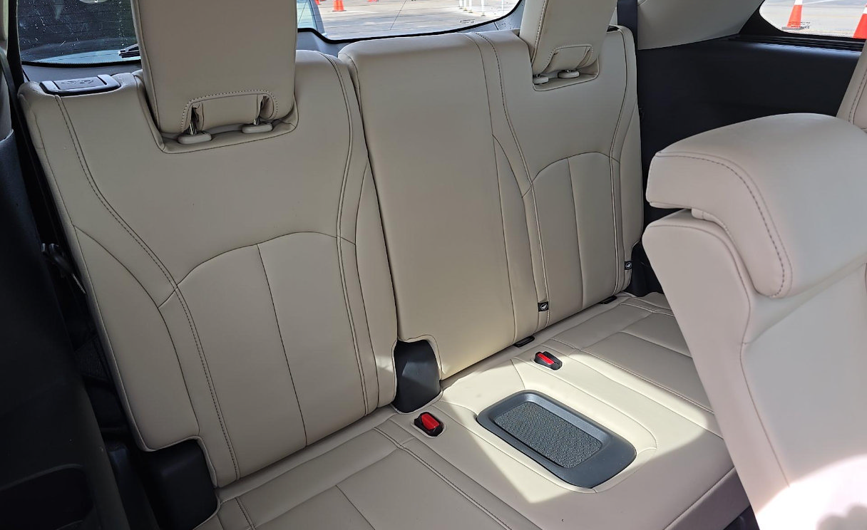 Certified 2023 INFINITI QX60 Luxe w/ Cargo Package AWD/4WD image 6