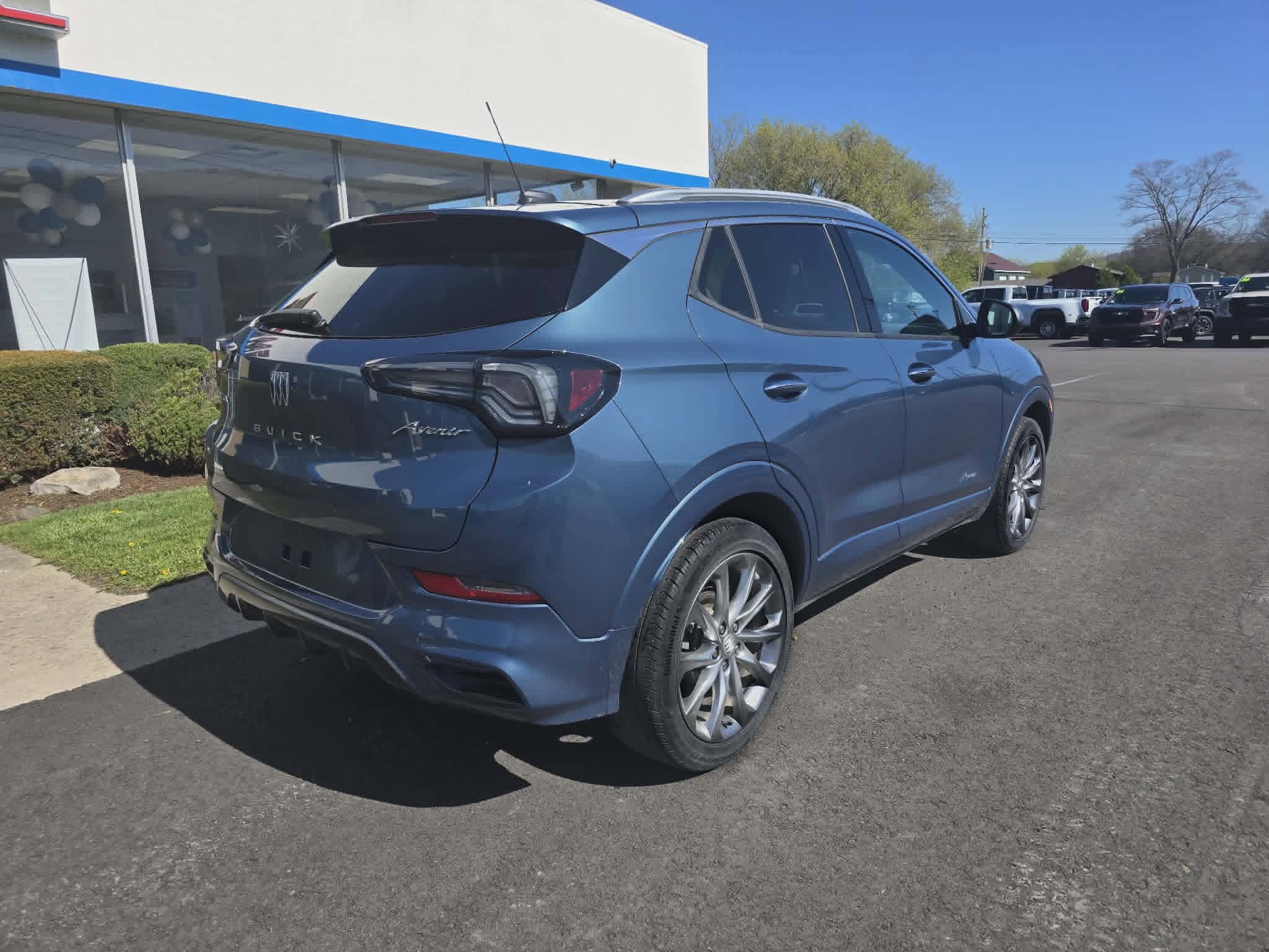 Used 2024 Buick Encore GX Avenir w/ Avenir Convenience Package AWD/4WD video 3
