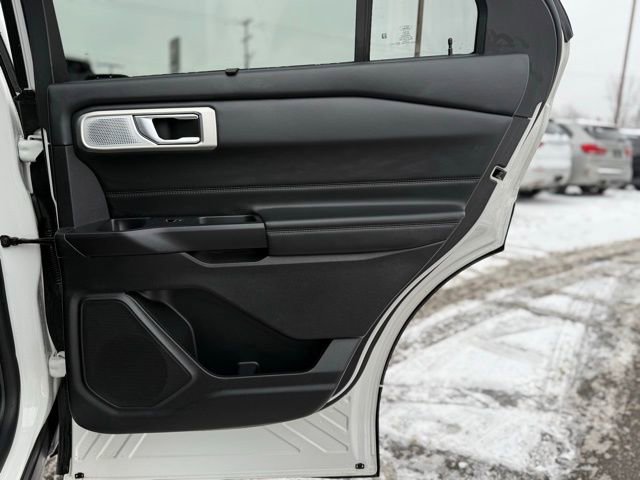 Used 2020 Ford Explorer Platinum w/ Premium Technology Package image 16