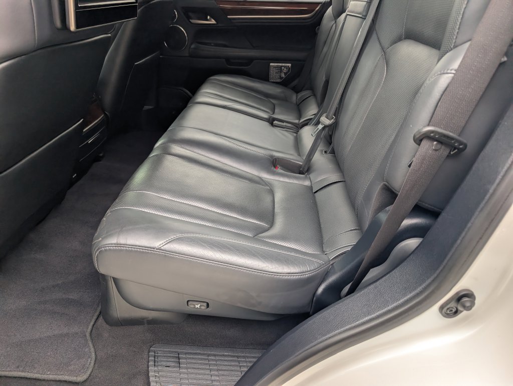 Used 2020 Lexus LX 570 4WD w/ Luxury Package image 14