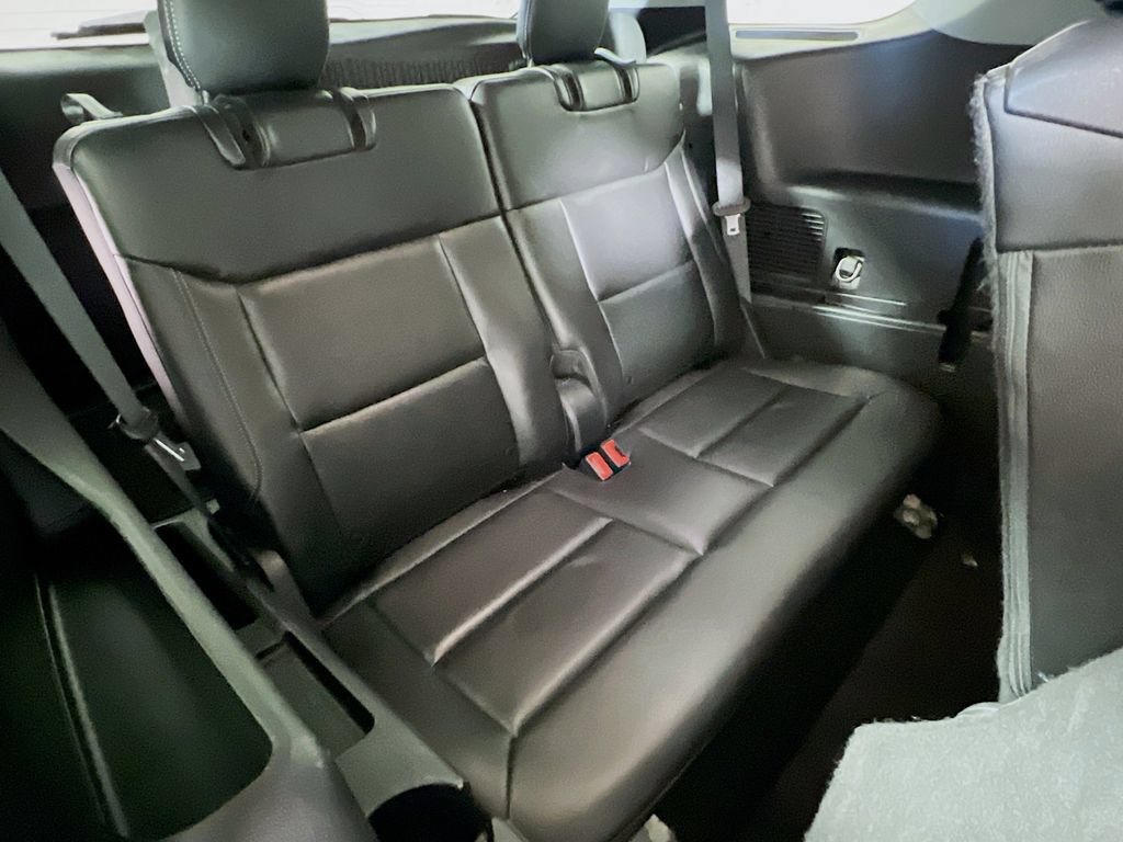 Used 2020 Ford Explorer XLT w/ Equipment Group 202A AWD/4WD image 24