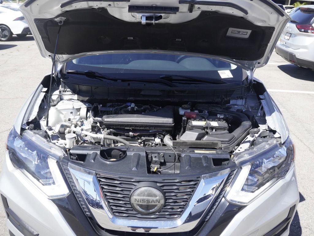 Used 2020 Nissan Rogue SV image 25