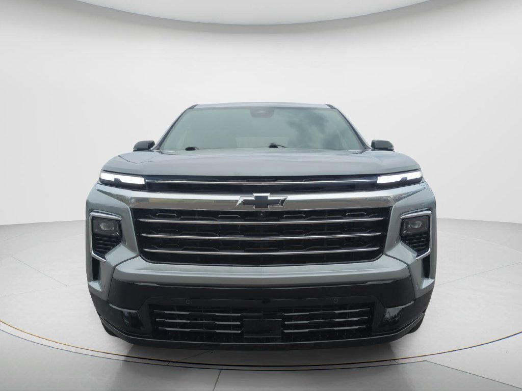 Used 2025 Chevrolet Traverse High Country FWD image 2