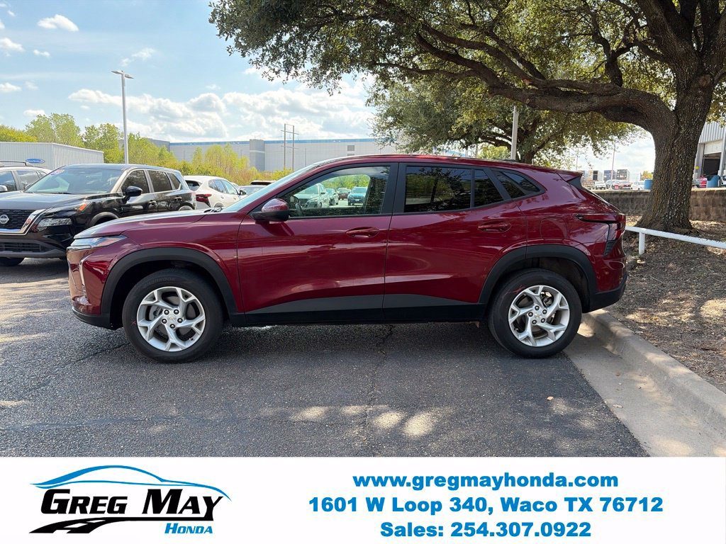 Used 2025 Chevrolet Trax LS w/ LS Convenience Package FWD image 4
