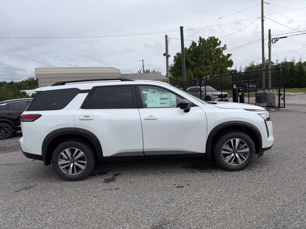 New 2026 Nissan Pathfinder SL FWD image 4