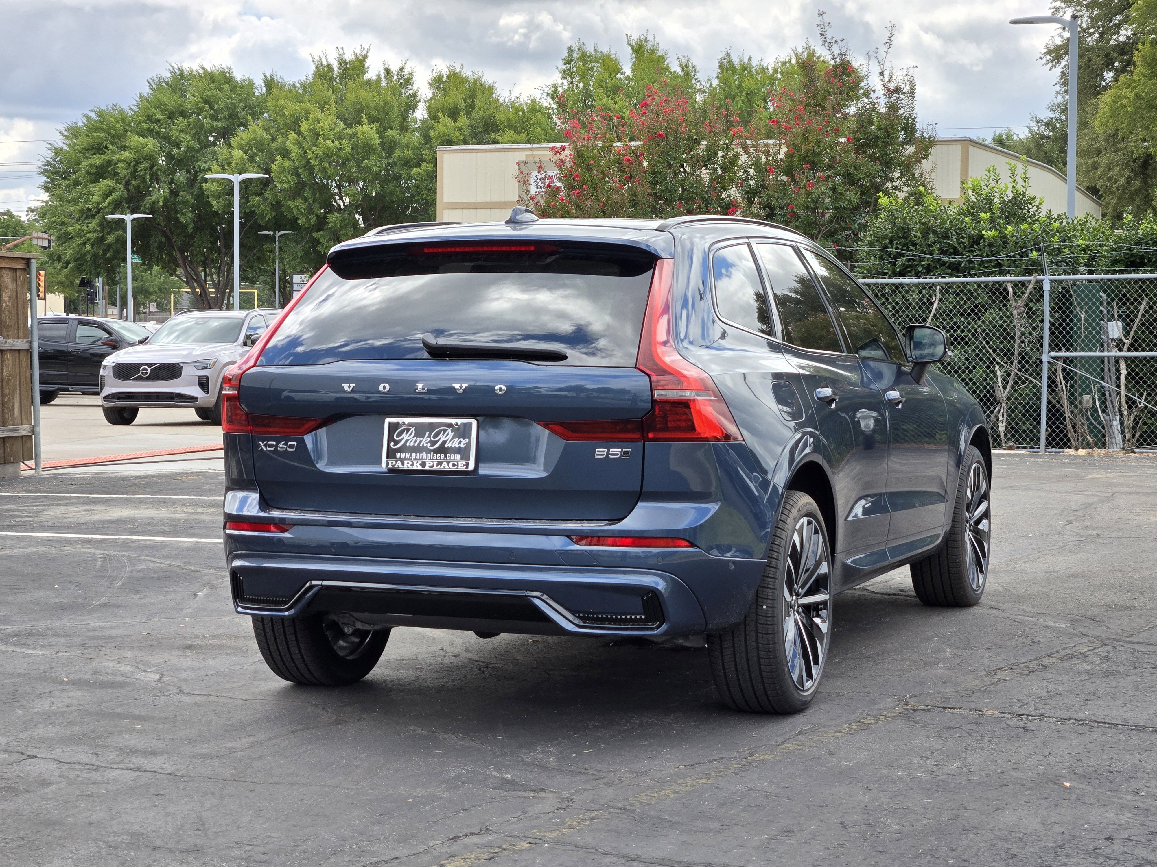 New 2026 Volvo XC60 B5 Ultra w/ Protection Package Premier image 9