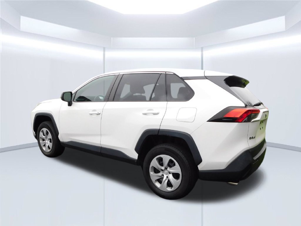 Used 2024 Toyota RAV4 LE AWD/4WD image 5
