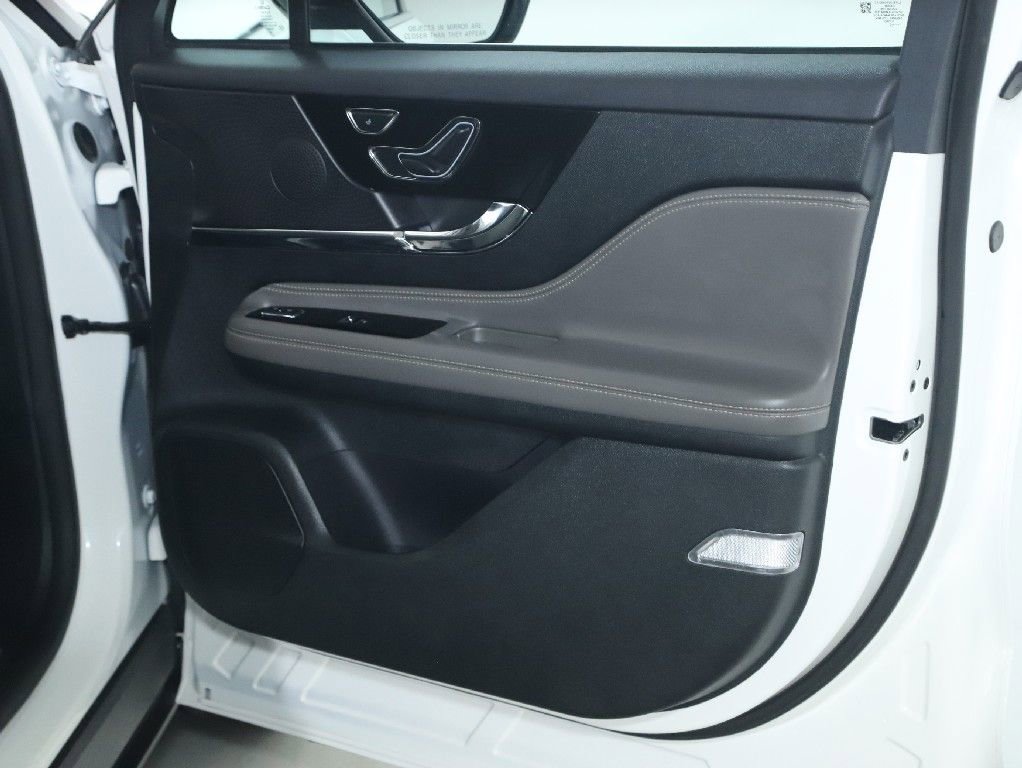 Certified 2023 Lincoln Corsair AWD image 33