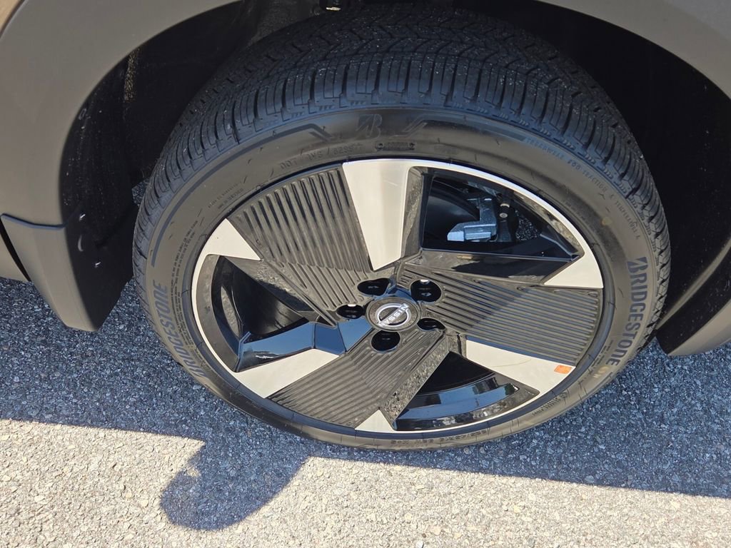 New 2026 Nissan Kicks SR image 14