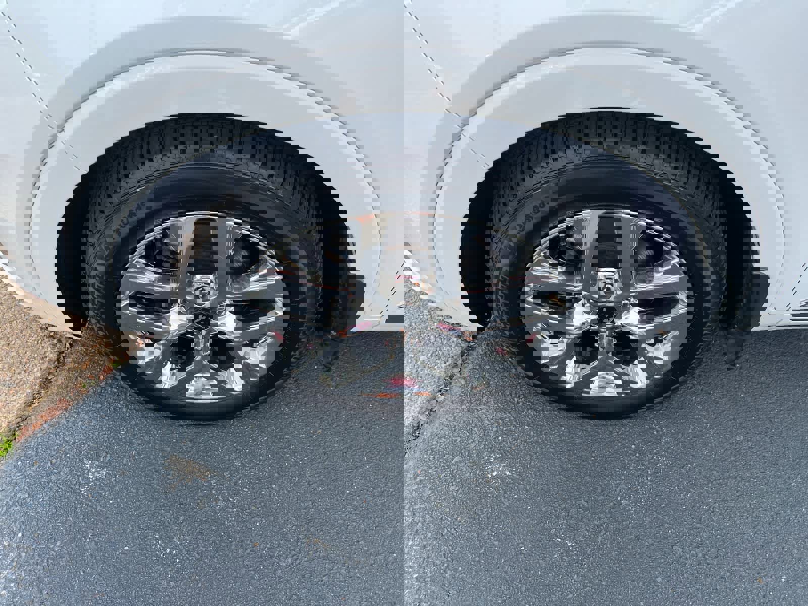 Used 2019 Kia Sorento SX image 10