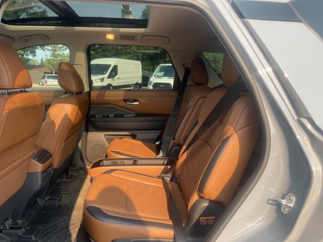 Used 2022 Nissan Pathfinder Platinum w/ Cargo Package image 37