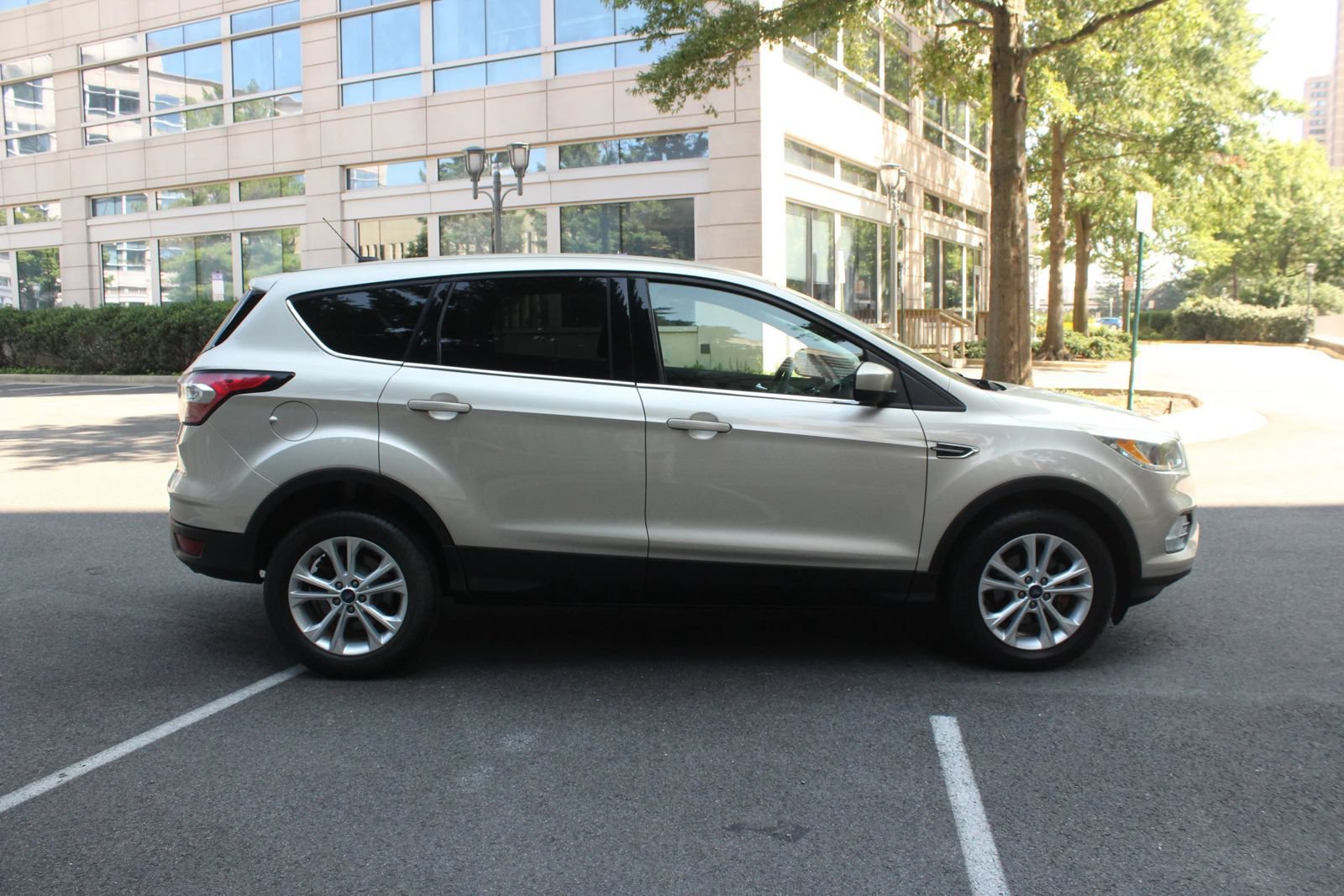 Used 2017 Ford Escape SE w/ SE Cold Weather Package FWD image 6