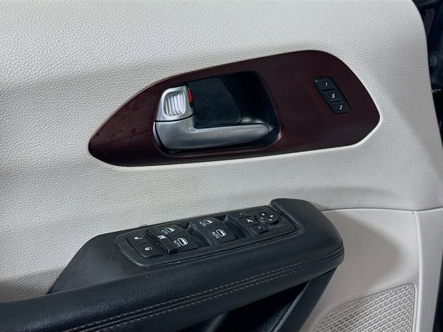 Used 2020 Chrysler Pacifica Limited FWD image 20