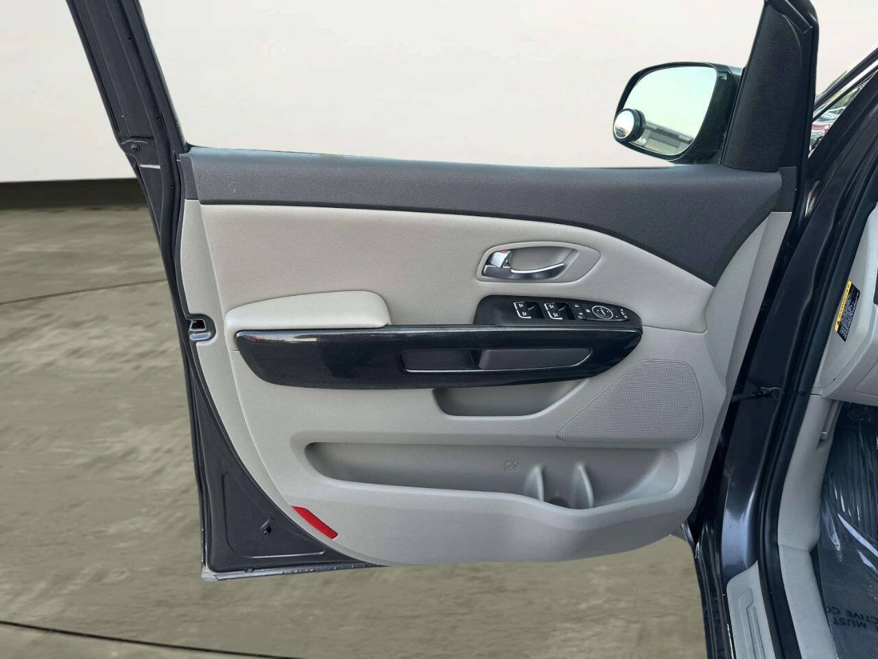Used 2015 Kia Sedona EX FWD image 11