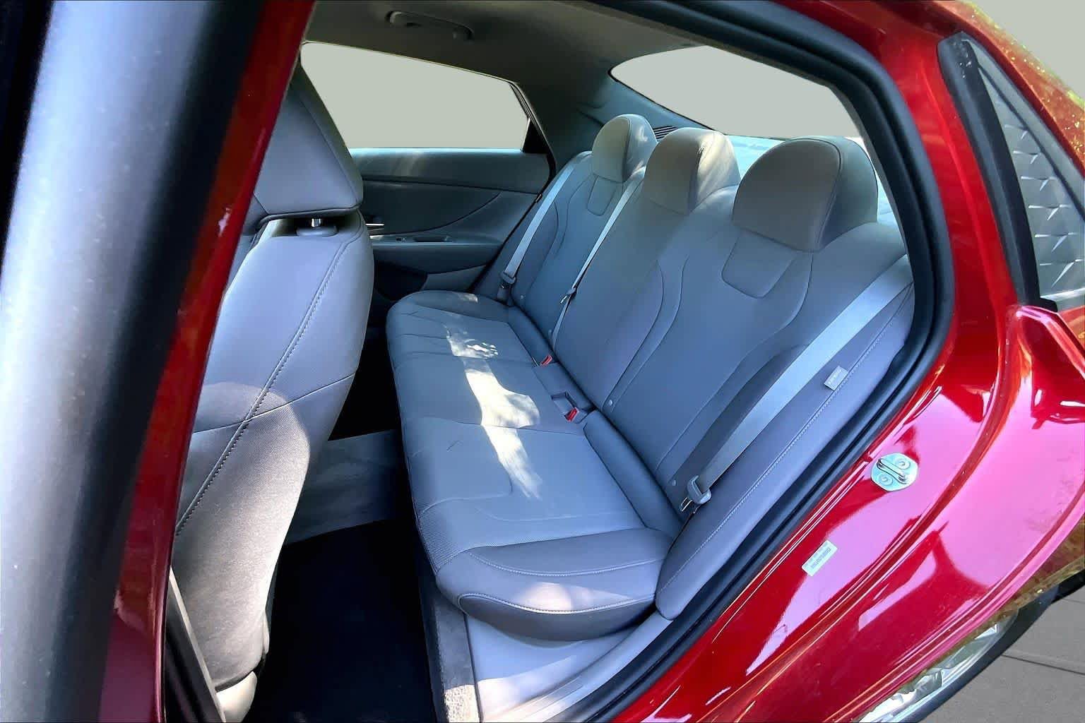 Used 2025 Hyundai Elantra SE w/ Cargo Package FWD image 20