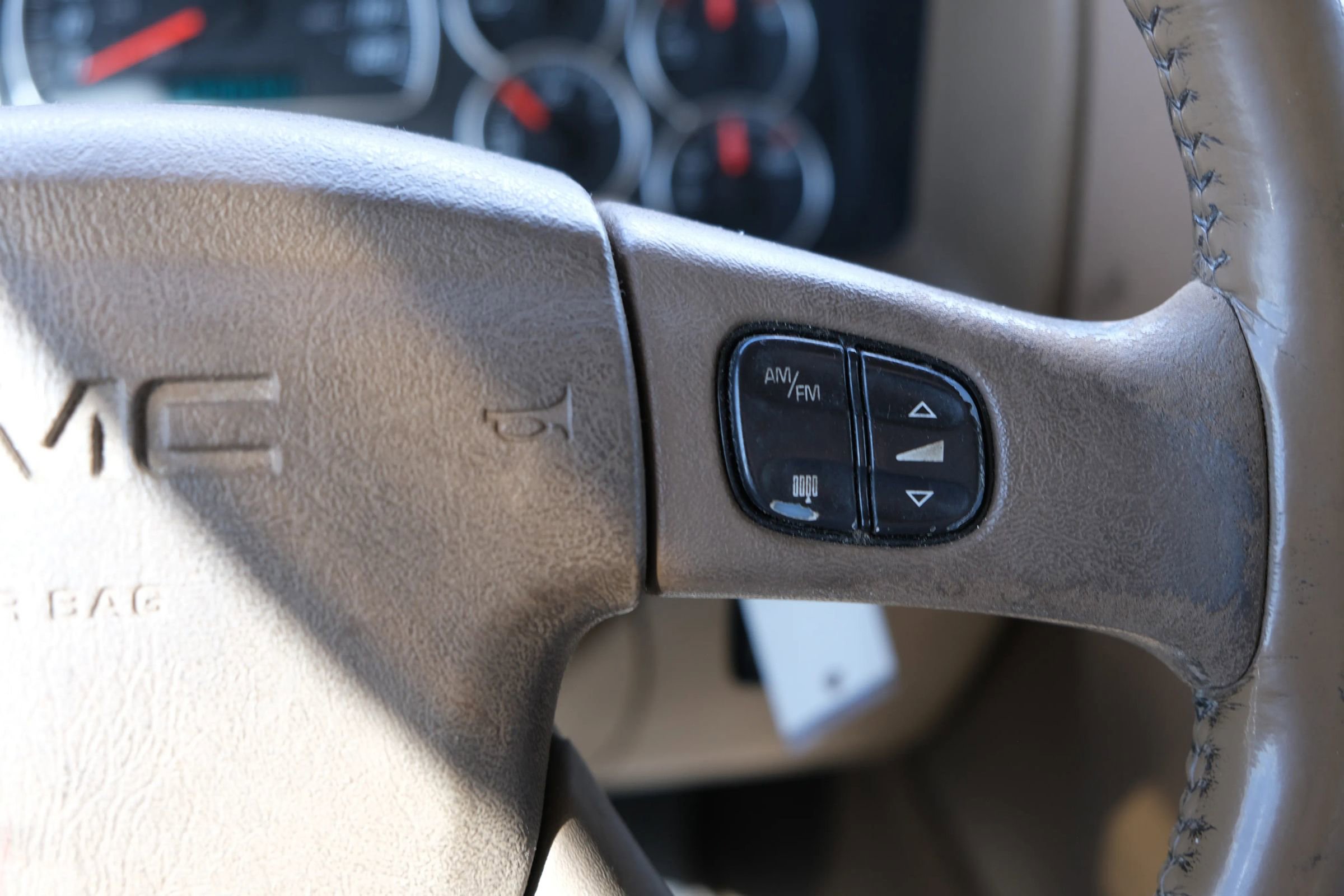 Used 2003 GMC Envoy SLT image 36