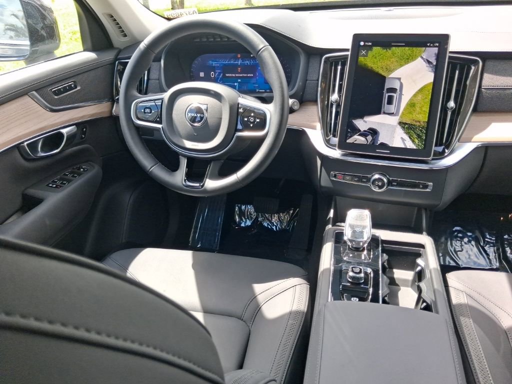 Used 2025 Volvo XC90 B5 Plus AWD/4WD image 10