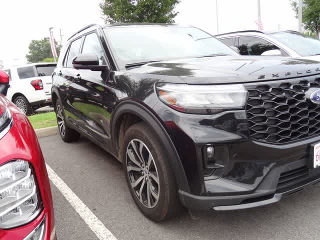 Used 2025 Ford Explorer ST-Line AWD/4WD image 2