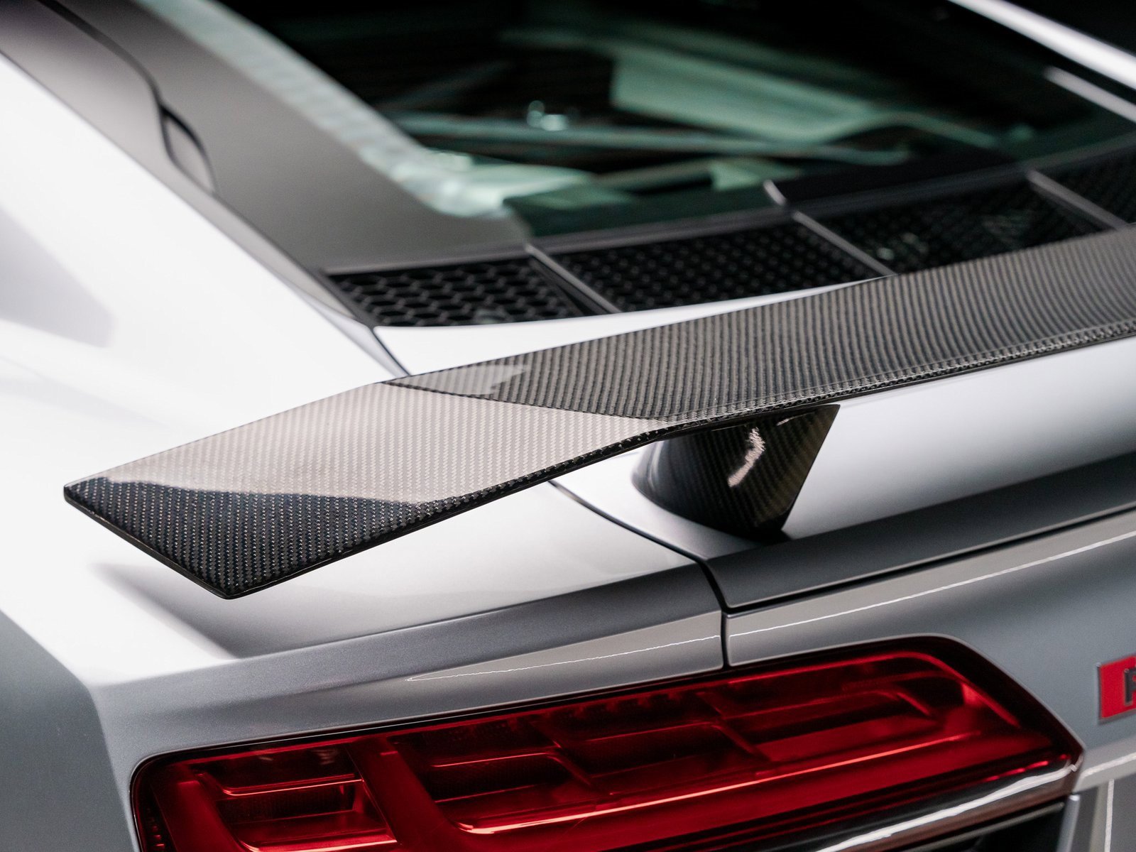 Used 2018 Audi R8 V10 w/ Premium Package image 41