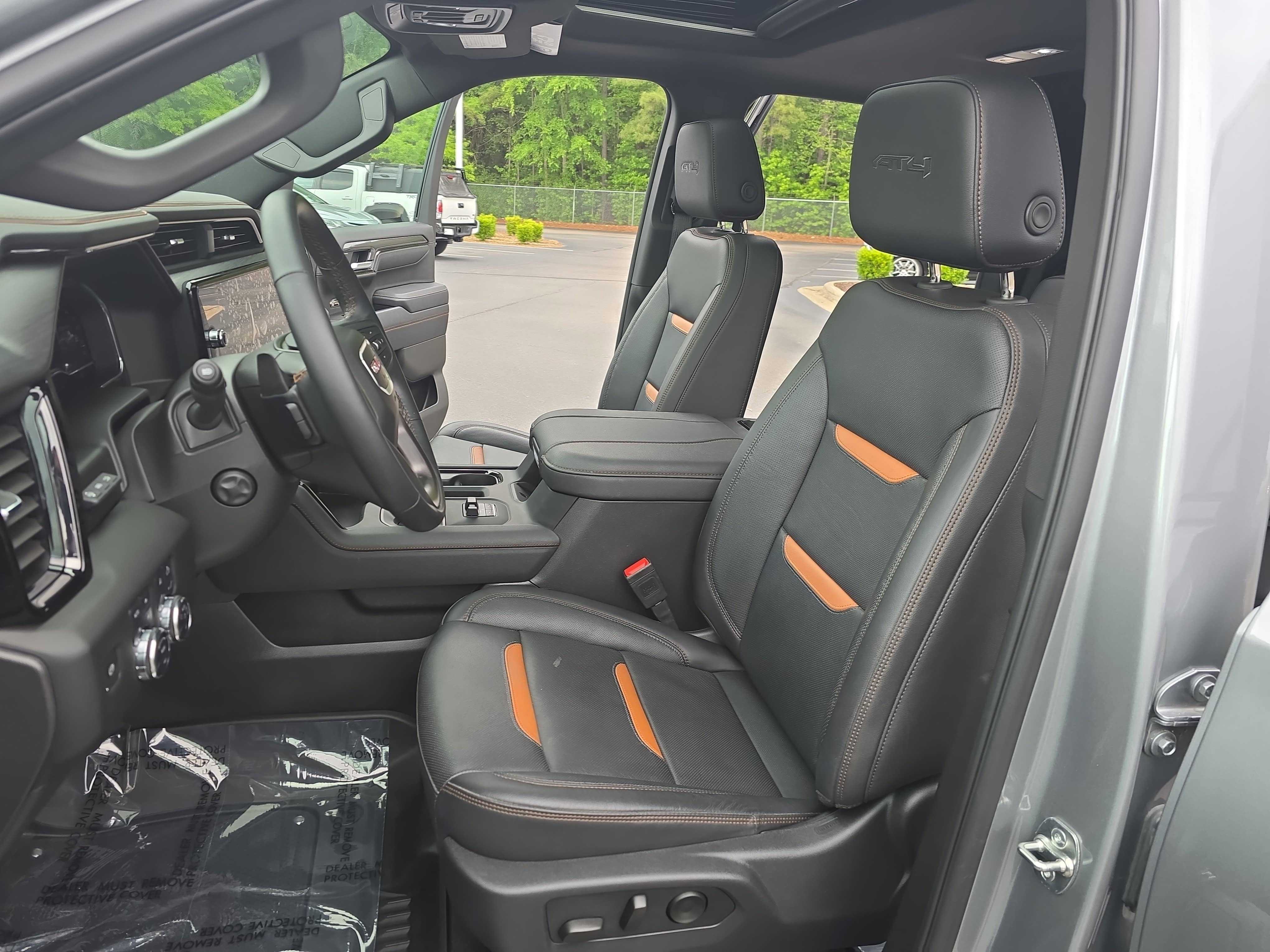 Used 2025 GMC Sierra 1500 AT4 w/ AT4 Premium Package AWD/4WD image 17