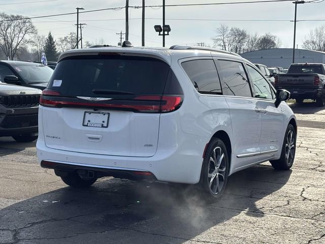 New 2026 Chrysler Pacifica Pinnacle w/ Trailer Tow Group AWD/4WD image 35