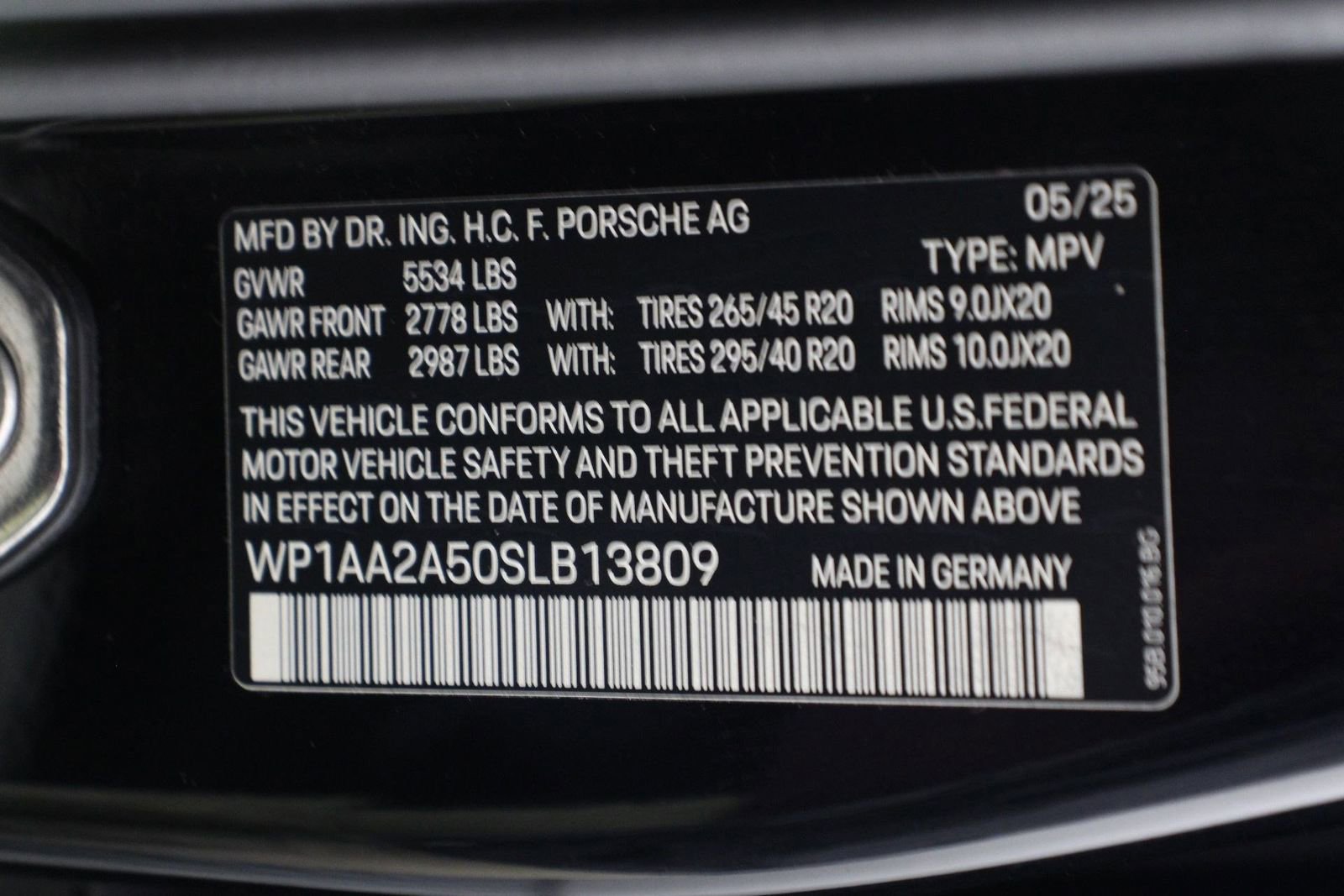 Certified 2025 Porsche Macan Turbo image 19