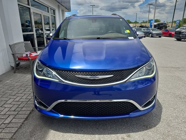 Used 2020 Chrysler Pacifica Limited w/ Tire & Wheel Group FWD image 2