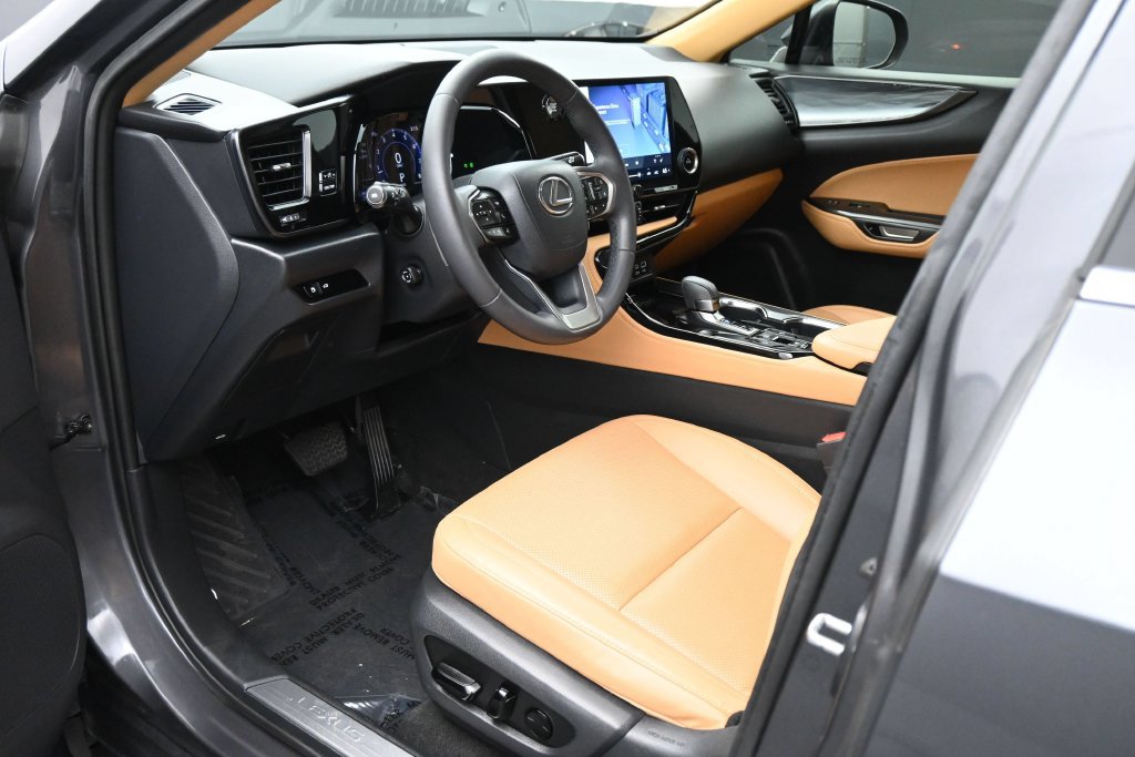 Used 2024 Lexus NX 250 FWD w/ Towing Package (2000 Lbs) image 2