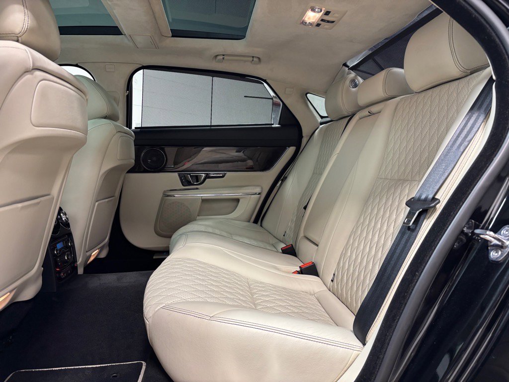 Used 2019 Jaguar XJ L Supercharged image 31